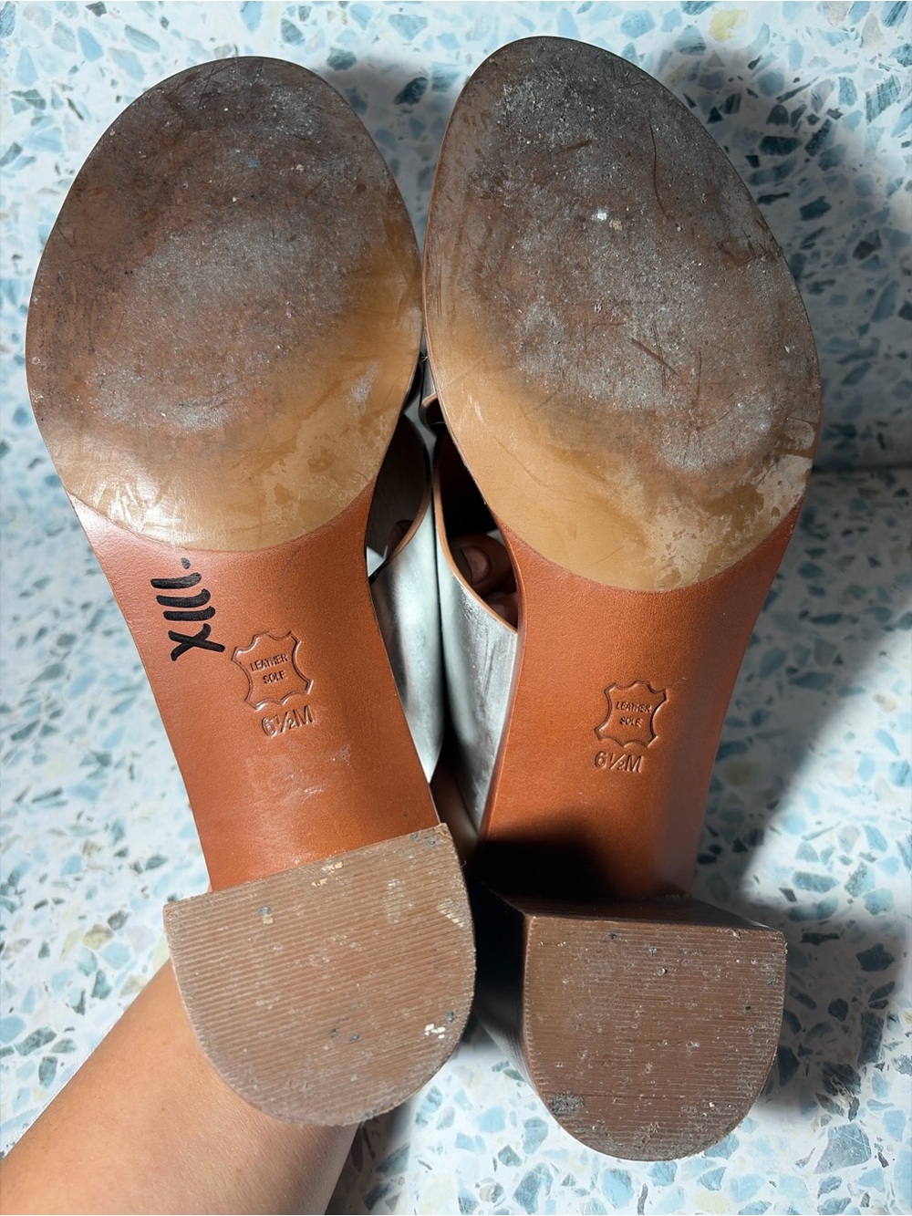 Tory Burch Silver Leather Criss Cross Mule Heels 6.5 - Picture 5 of 5